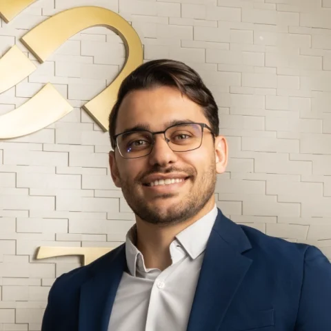 Retrato de Matheus de Almeida Santos, fundador e CEO da Santos Incorp
